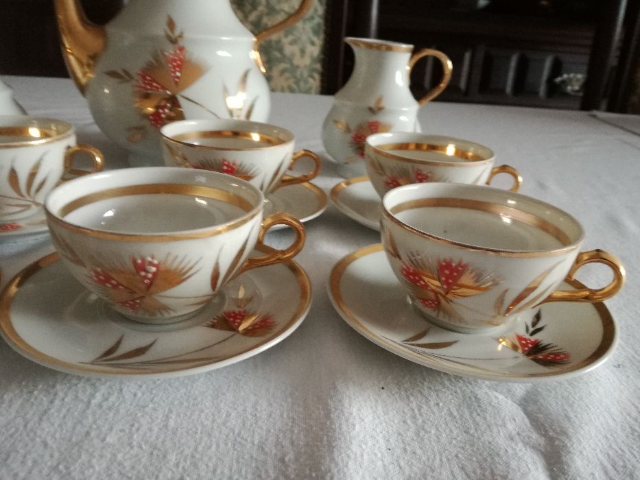 Serviço de Café de Porcelana Branca e Filé Dourado