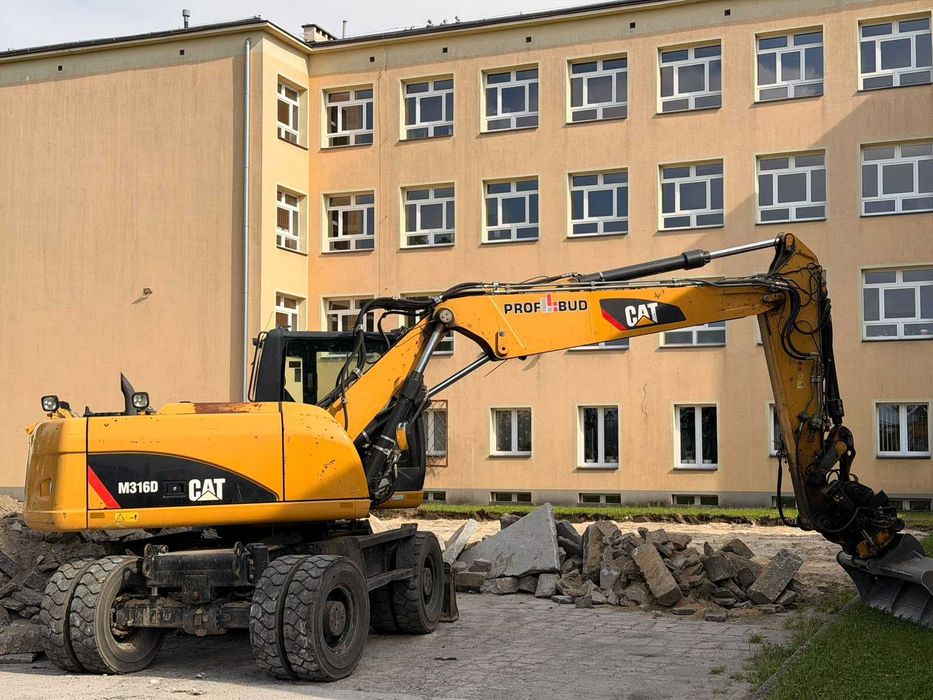 Koparka • Minikoparka • Koparko-ładowarka • Mulczer Kompleksowe przygotowanie i porządkowanie terenu