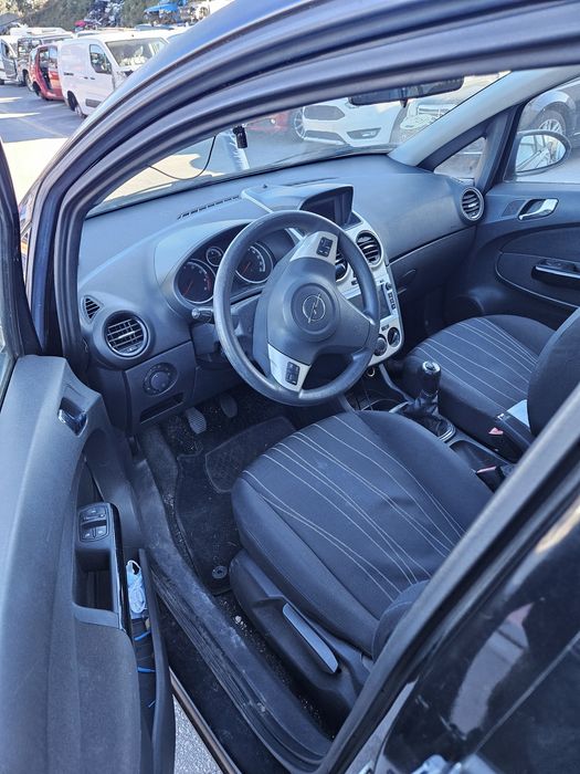 Opel Corsa D 1.4i de 2008 para peças