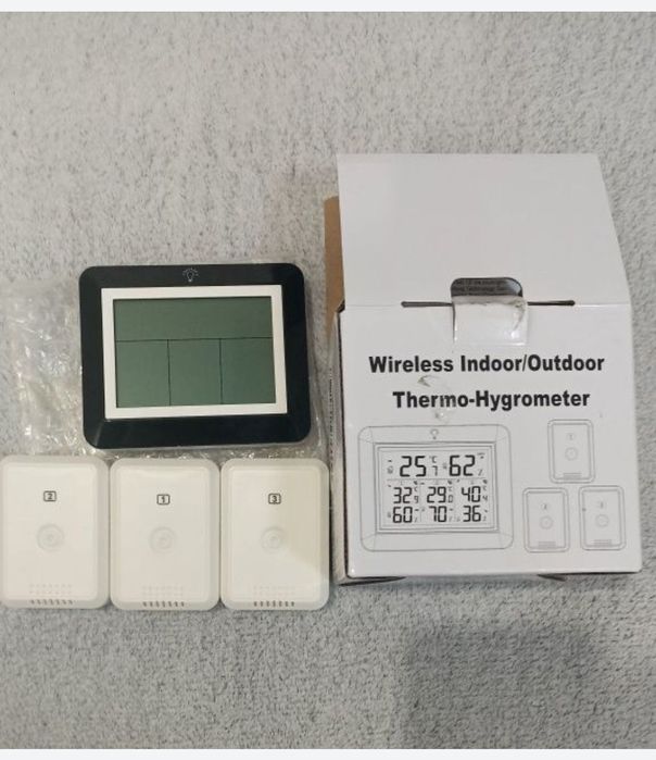 Метеостанція з барометром 3 зовнішніх датчики.Є варіанти WI Fi