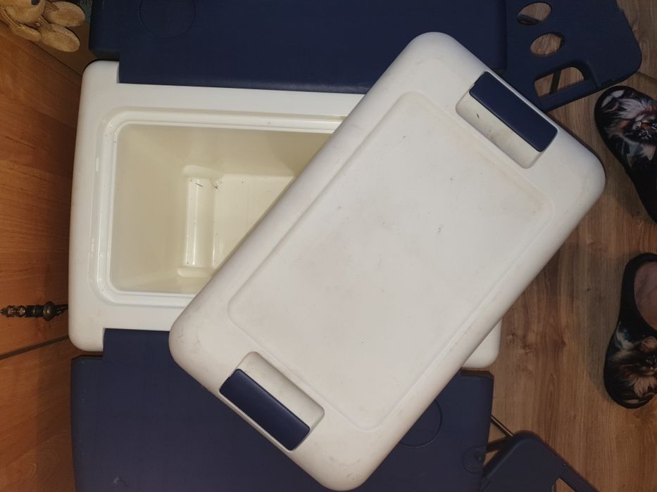 Lodówka turystyczna z krzesełkami