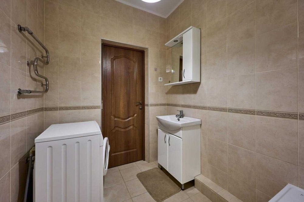 2 квартира, ремонт, У. Кравченко 8, Львів