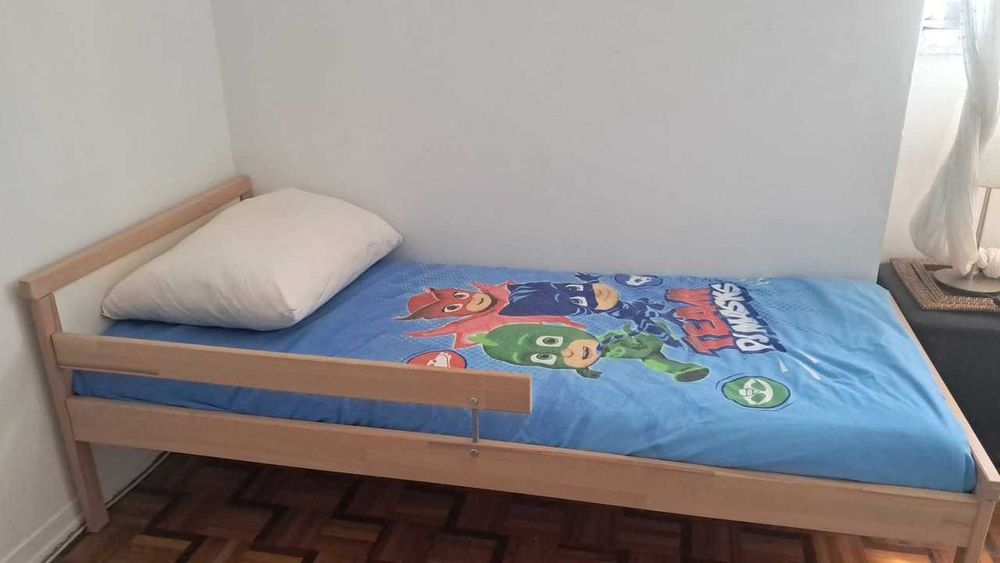 cama  infantil/criança ikea modelo  sniglar e colchão underlig, ambos como novos, pouco uso.