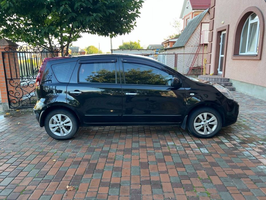 Nissan Note 2011 року
