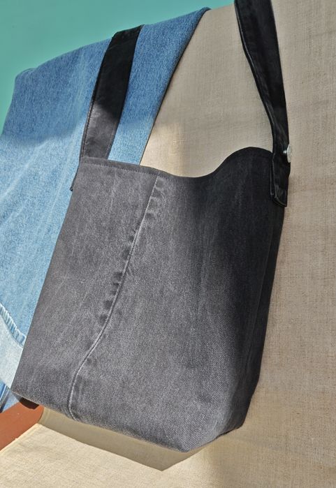 Джинсова сумка через плече ручної роботи.