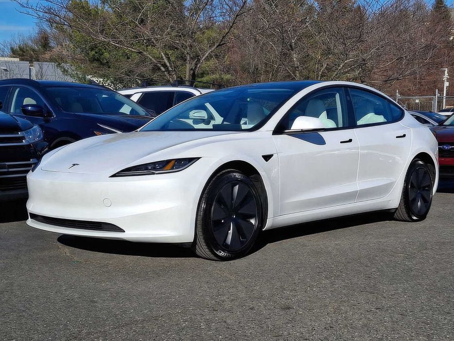 Tesla Model 3      2024