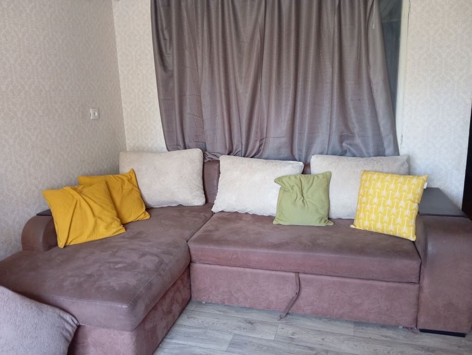 Угловой диван. Большой дивпн