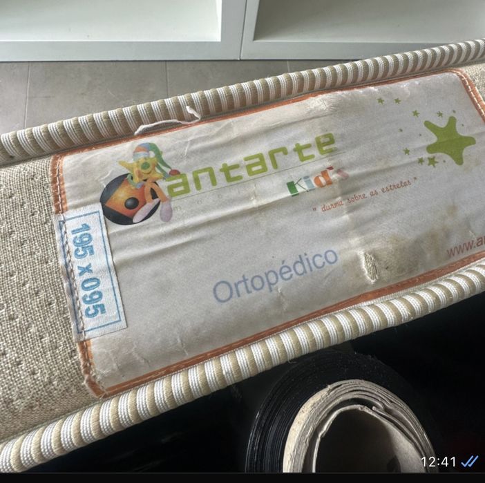 Cama solteiro com estrado elevatório