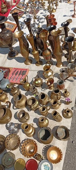 Різні латунні і бронзові речі.