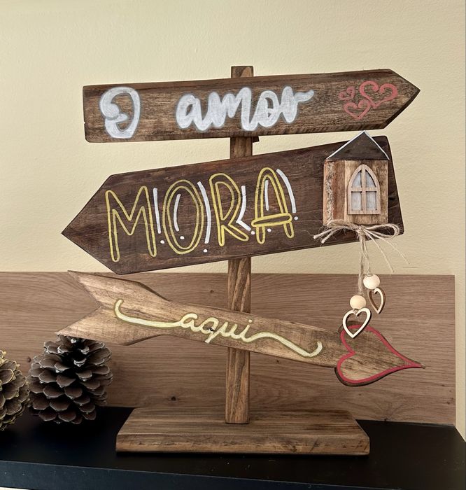 Placas decorativas em madeira