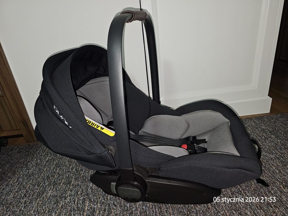 Fotelik samochodowy / nosidełko Nuna Arra Next (40-85 cm) z bazą