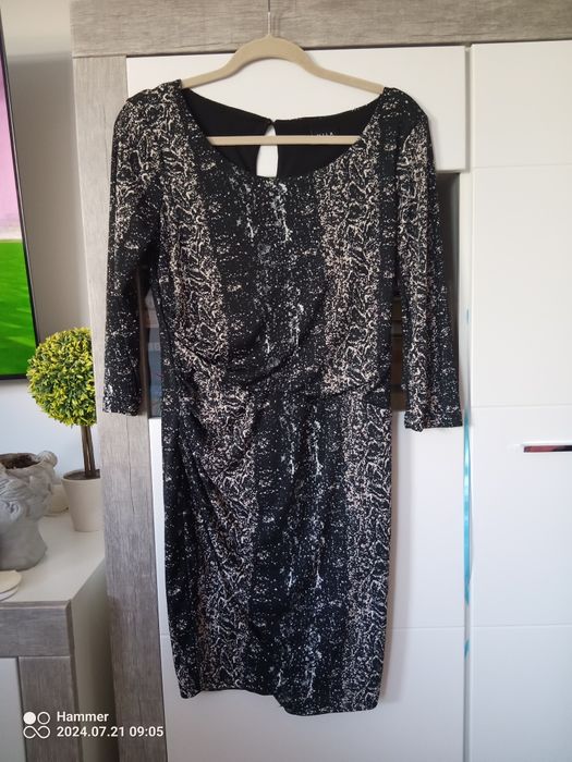 Ciemna sukienka Vila m