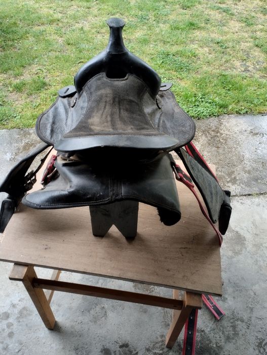 Продаж сідла на коня