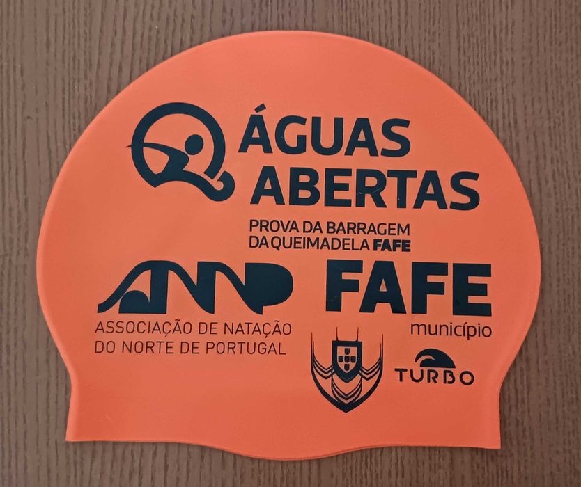 Touca de natação de silicone, Águas Abertas  Barragem da Queimadela - Fafe , como nova, só usada uma vez no dia da prova.
