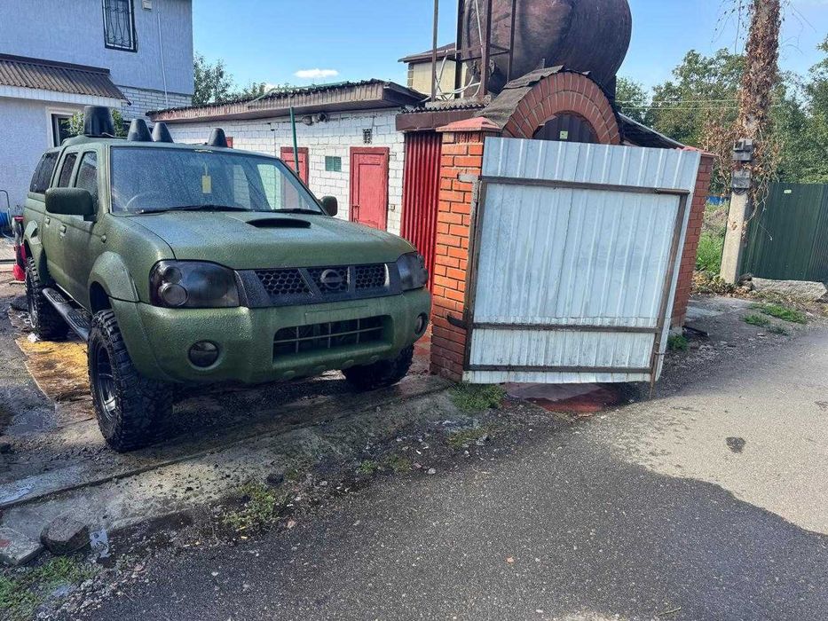 Продам нісан навара