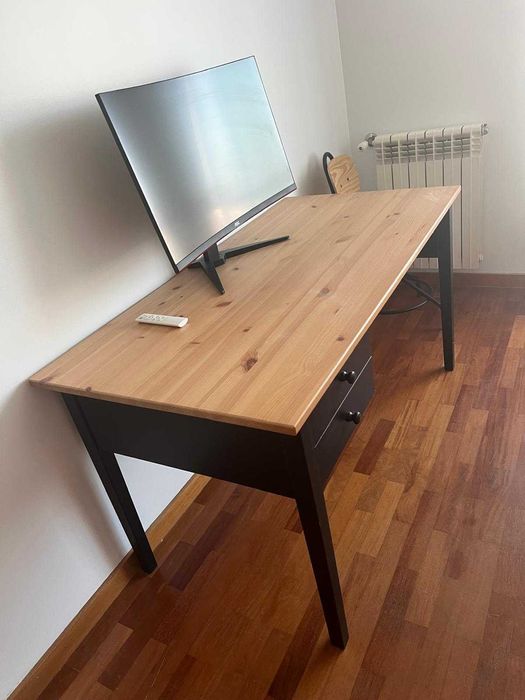 Mesa de escritório com madeira