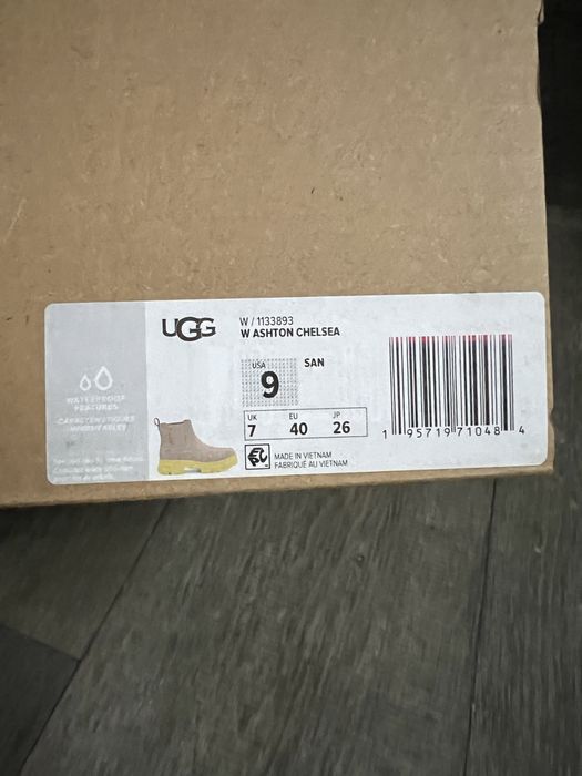 Ботинки жіночі 40 розмір UGG