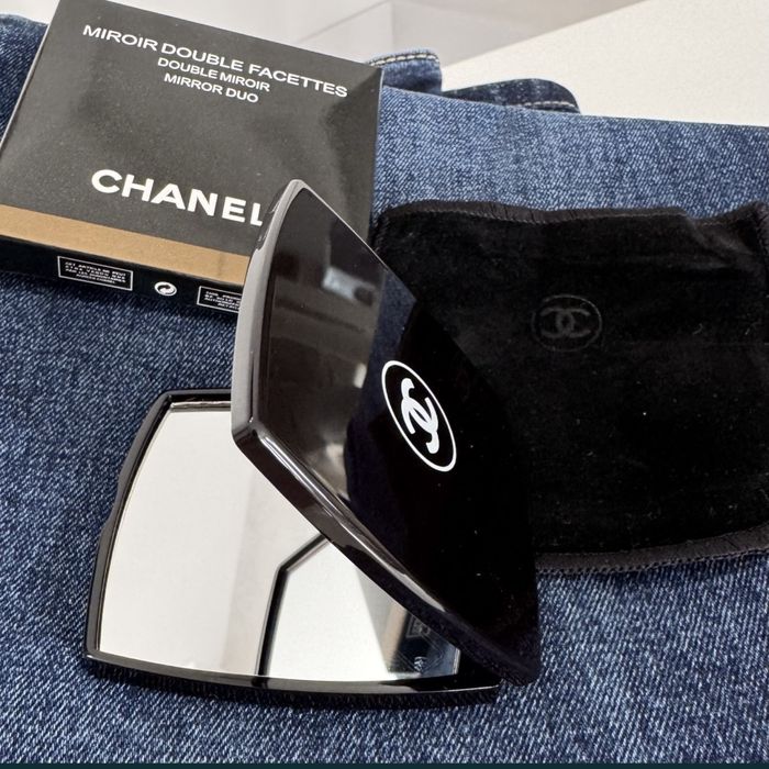 Дзеркало для макіяжу Chanel
