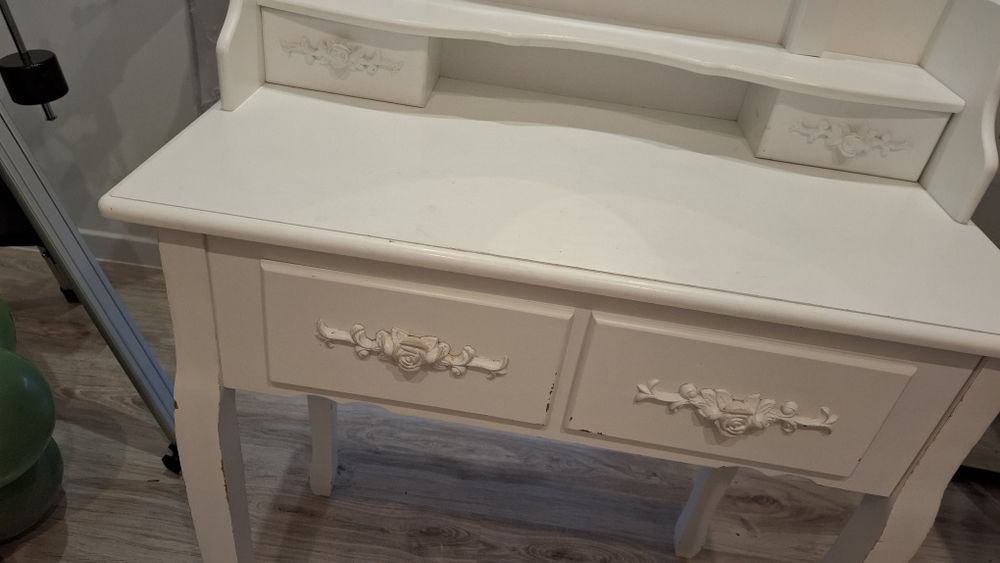 Toaletka biała z lustrem