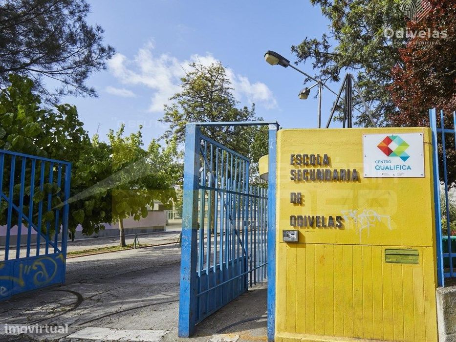 Oferta de Verão oferecemos a escritura.
Excelente Apartamento T3 m...