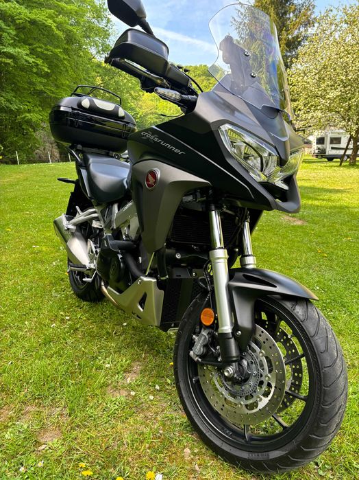 Sprzedam Hondę VFR 800 x Crossrunner 2017 rok