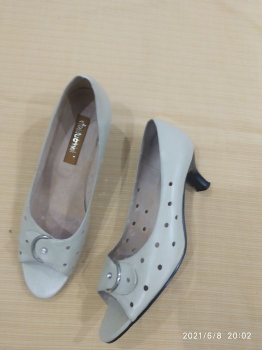 Туфли женские  в отличном состоянии, один раз на под часа обували.