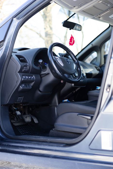 Авто Nissan Leaf