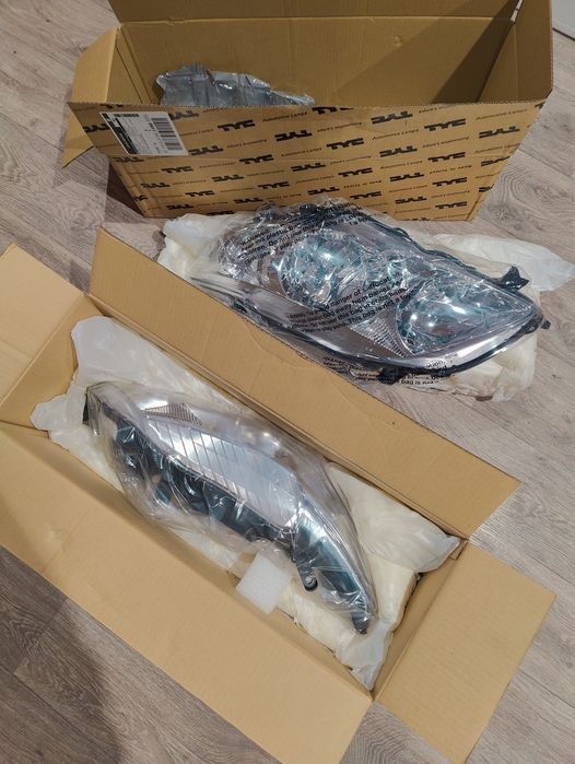 Продам фары новые на тайоту корола