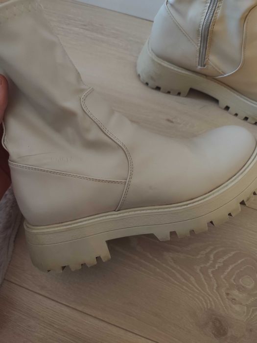 Beżowe buty trapery wysokie skórzane 39/40 botki