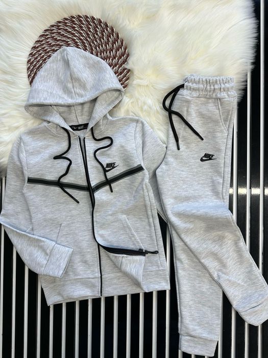 komplet dziecięcy NIKE–bluza z kapturem, spodnie dresowe 128cm