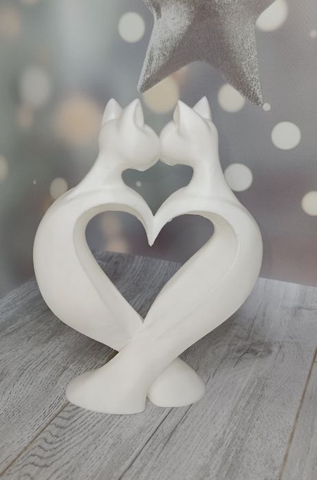 Фігурка котів у вигляді серця, надрукована на 3д-принтері