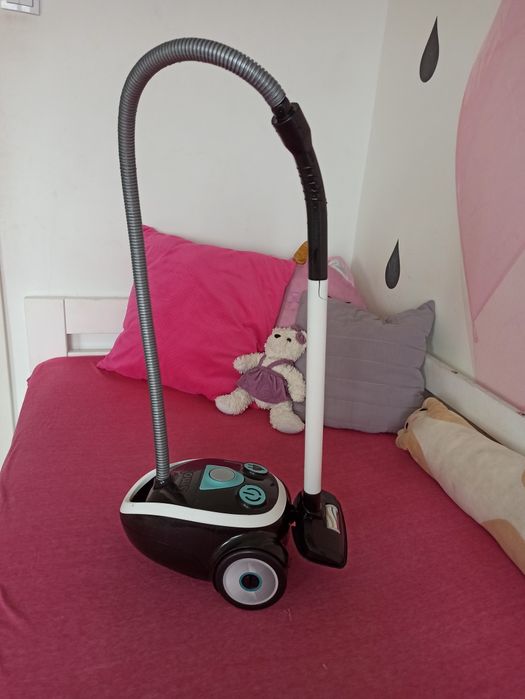 Interaktywny odkurzacz firmy Smoby