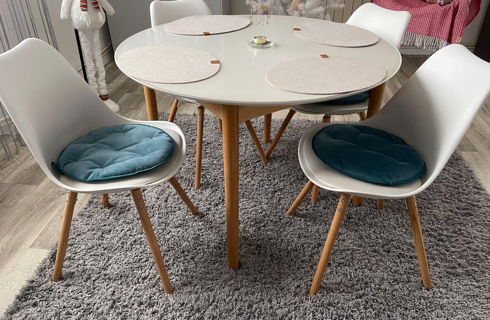 Продам стулья комплект  без стола !