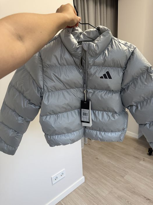 Срібна демісезонна куртка adidas нова розмір 140