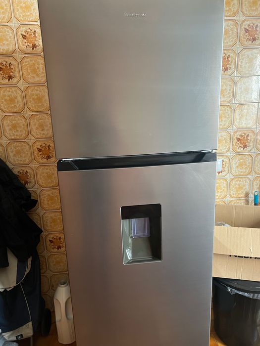 Frigorífico semi novo