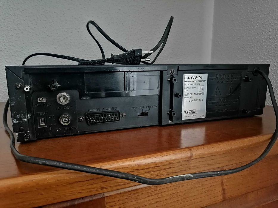 Leitor de VHS CROWN VR-S250