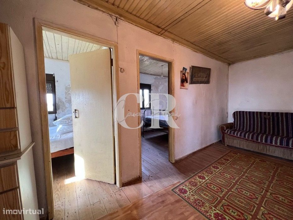 Moradia isolada T2 + terreno com condição de habitabilidade