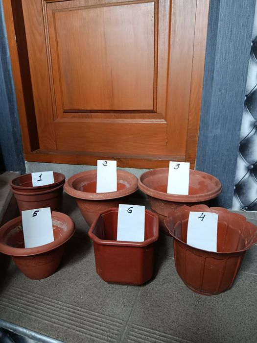 Горщики пластмасові для квітів