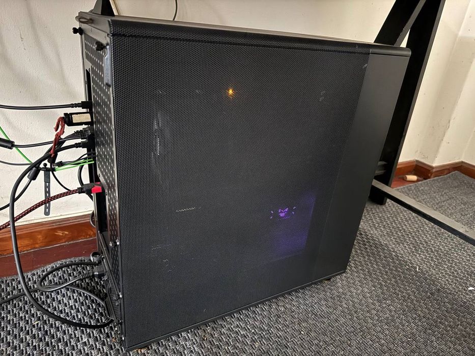 PC topo de gama! | Asus RTX 5090 |  64GB Corsair Vengeance | CPU Ryzen 9800X3D | SanDisk WD Black 2TB | Noctua NH-U12A | Seasonic 80 Platinum