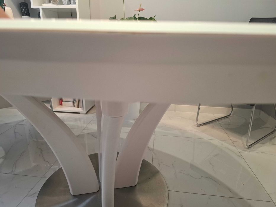 Sprzedam okrągły stół z krzesłami