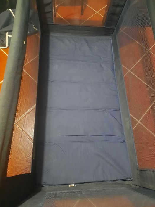 Cama de viagem e colchão de berço