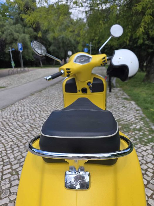 Mota Vespa VESPA Amarela