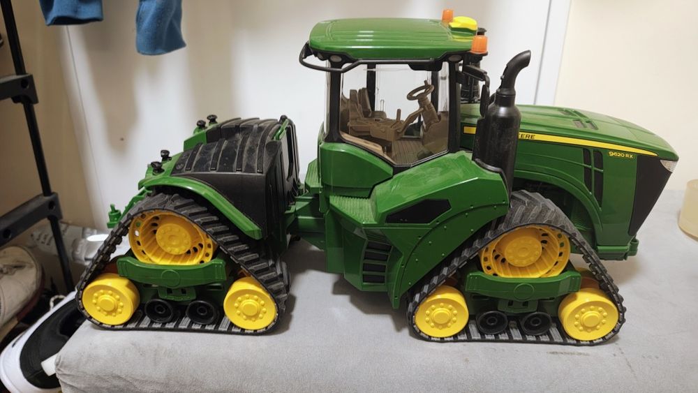 Bruder traktor john deere
