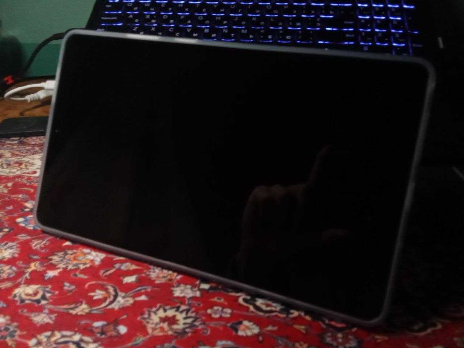 срочно продам Lenovo Tab One 8!