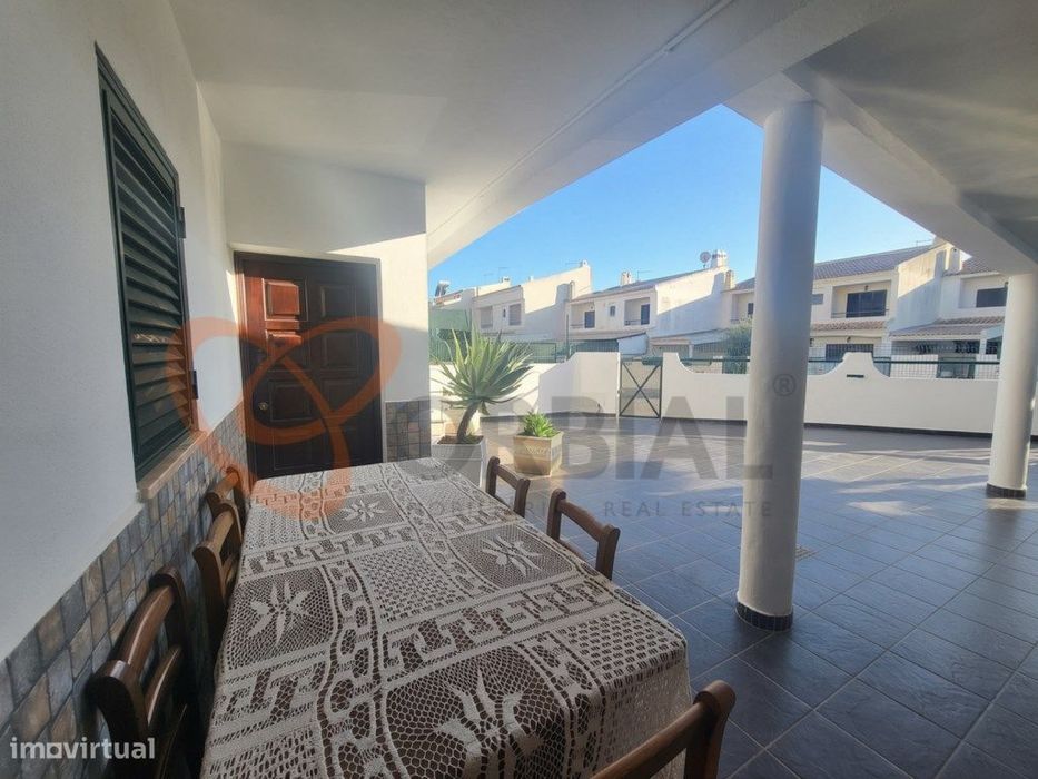 Moradia Geminada com 2 quartos para venda em Albufeira