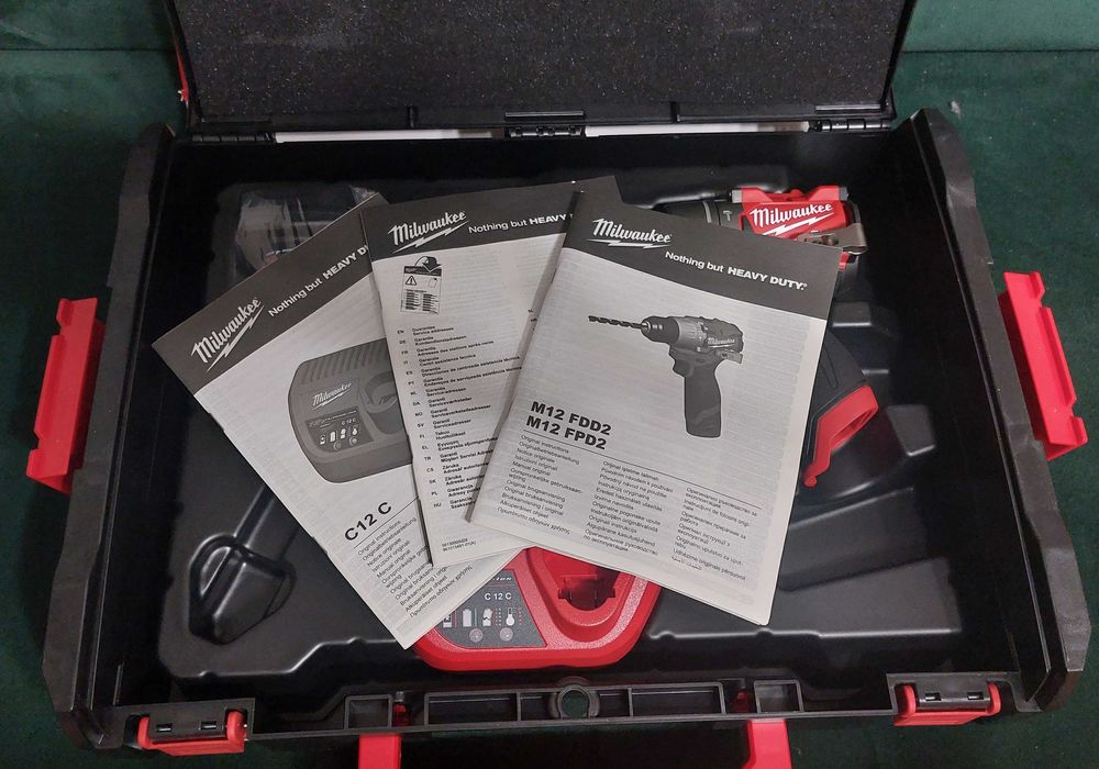 Wiertarko – wkrętarka udarowa Milwaukee M12FPD2 ładowarka, walizka