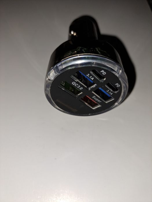 Ładowarka w samochodzie do telefonu