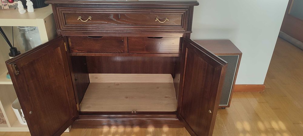 Aparador/Armário Bar em Madeira Maciça – Perfeito para Bebidas e Jogos