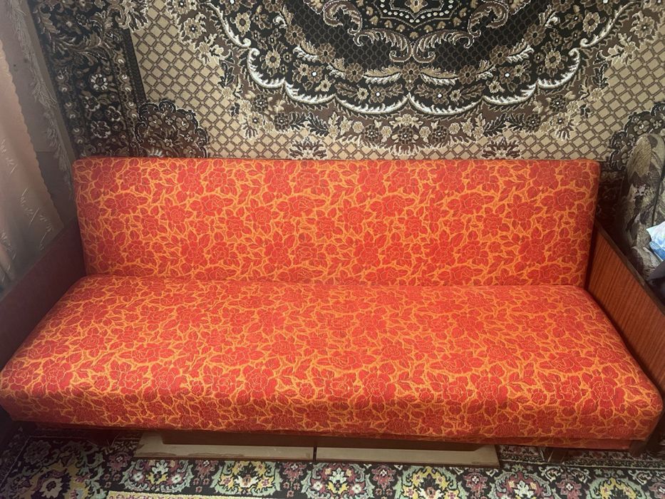 Диван  книга,добрий стан