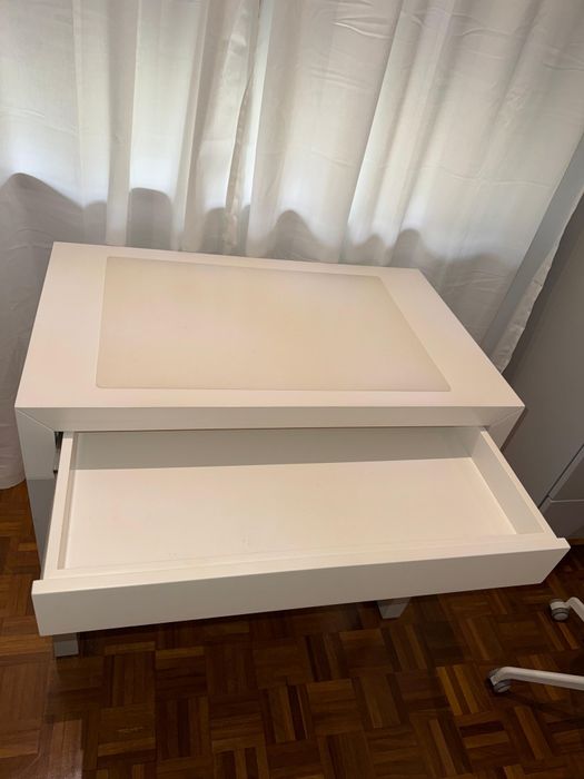 Secretaria + cadeira